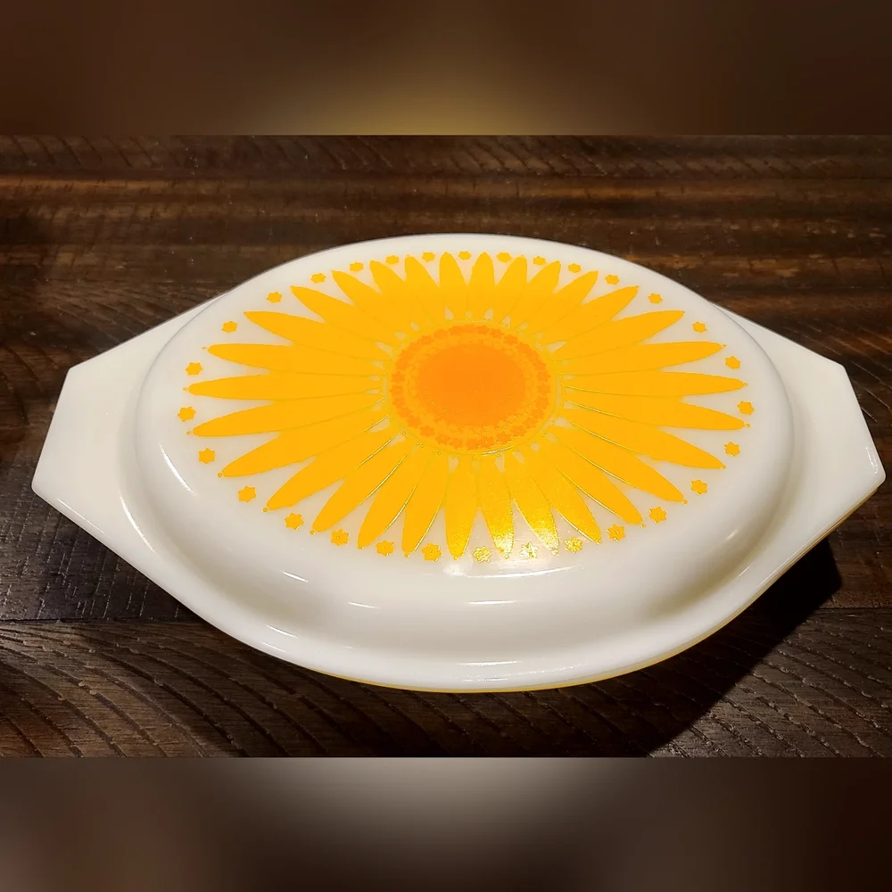 PYREX Vtg Sunflower Daisy Casserole Divided Dish With Lid 1 1/2 Quart